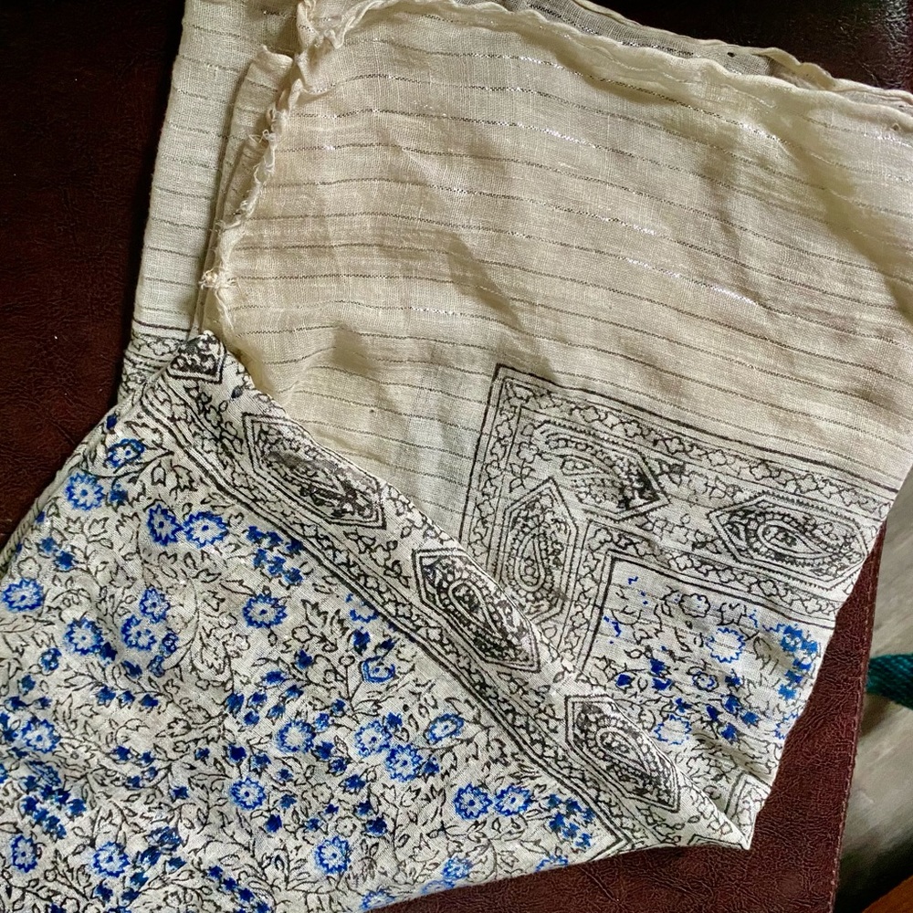 Bohemian Cottage Fine Floral Pr. Lurex Hand Rolled Paisley Geomet. Trim Shaw…